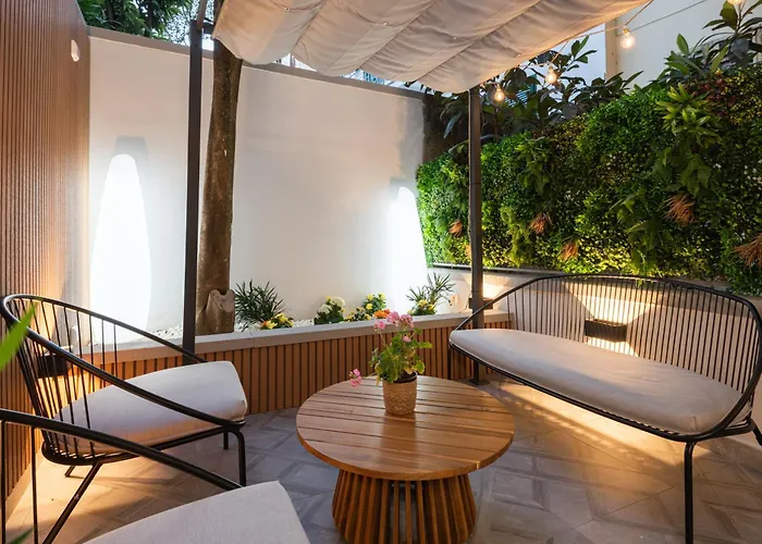 Elegante Con Giardino Privato
